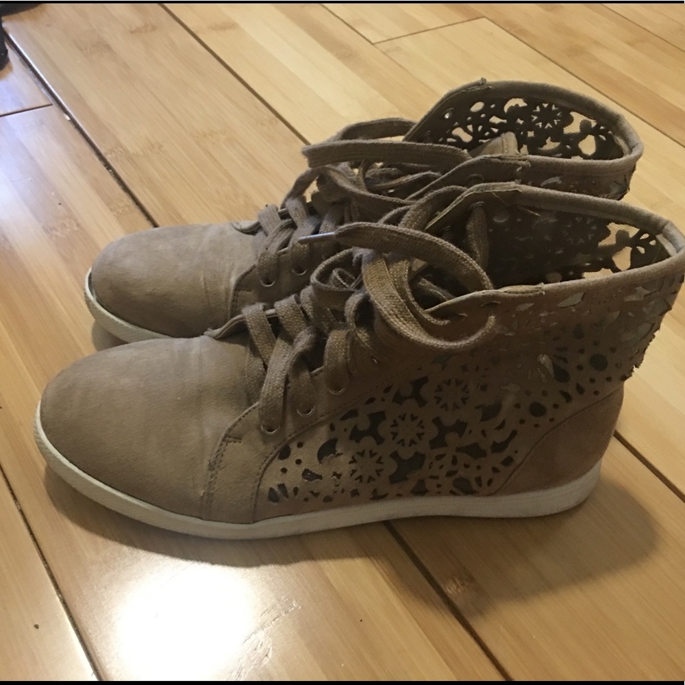 Tan, boots, comfy, little use, from Forever 21.